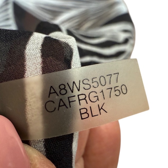 Calvin Klein Black&White Floral Sheer Oversized Long Scarf - Picture 10 of 10